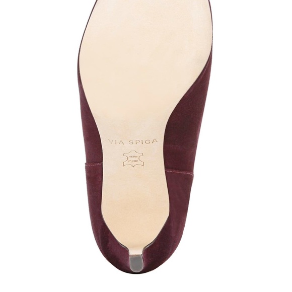 Via Spiga
Giulia Pointed Toe Bootie
ColorMulberry - Picture 4 of 6